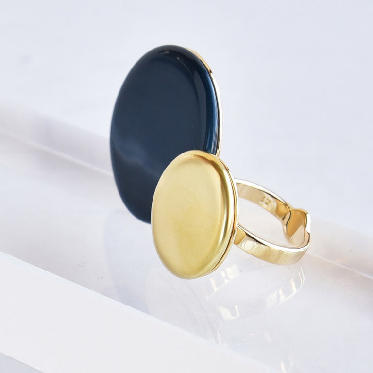 Tab - Bernardaud - Be Bold Over Disques Ring Prussian Blue - Main